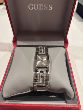 GUESS Silver Crystal-Accent Ladies Bracelet Watch